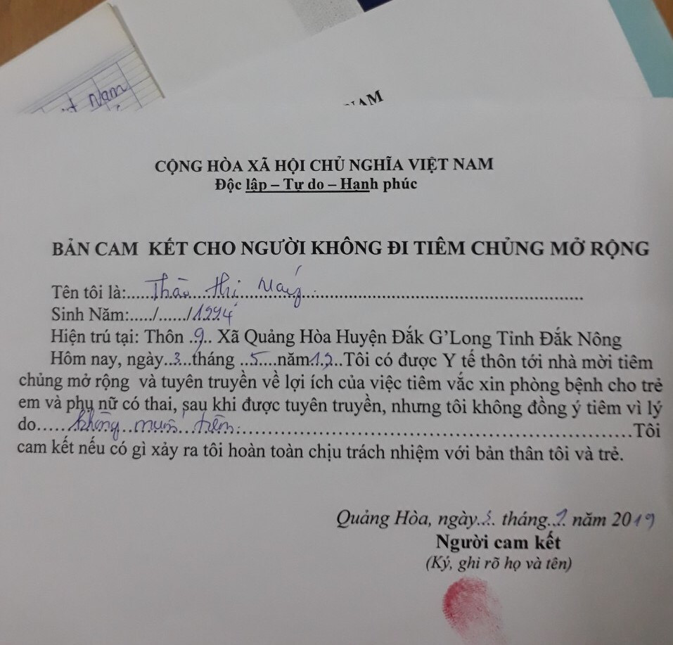 Đắk Nông: Cận cảnh những giấy cam kết không tiêm chủng 'rất lạ' ảnh 3