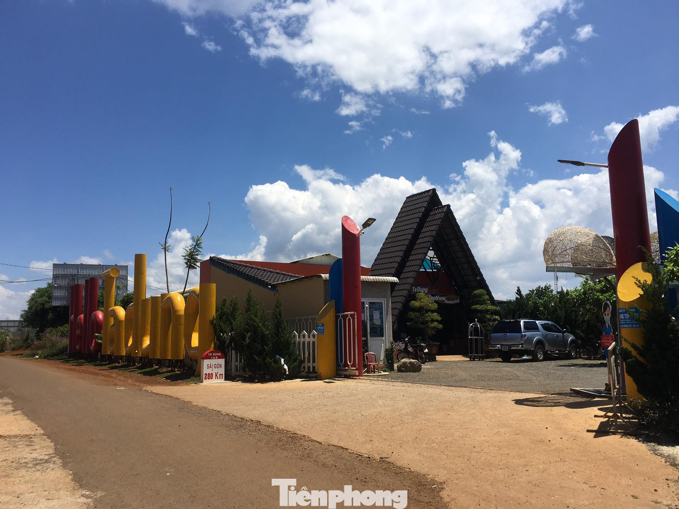 Những nhát chém bức hại 'vịnh Hạ Long trên núi' ảnh 5