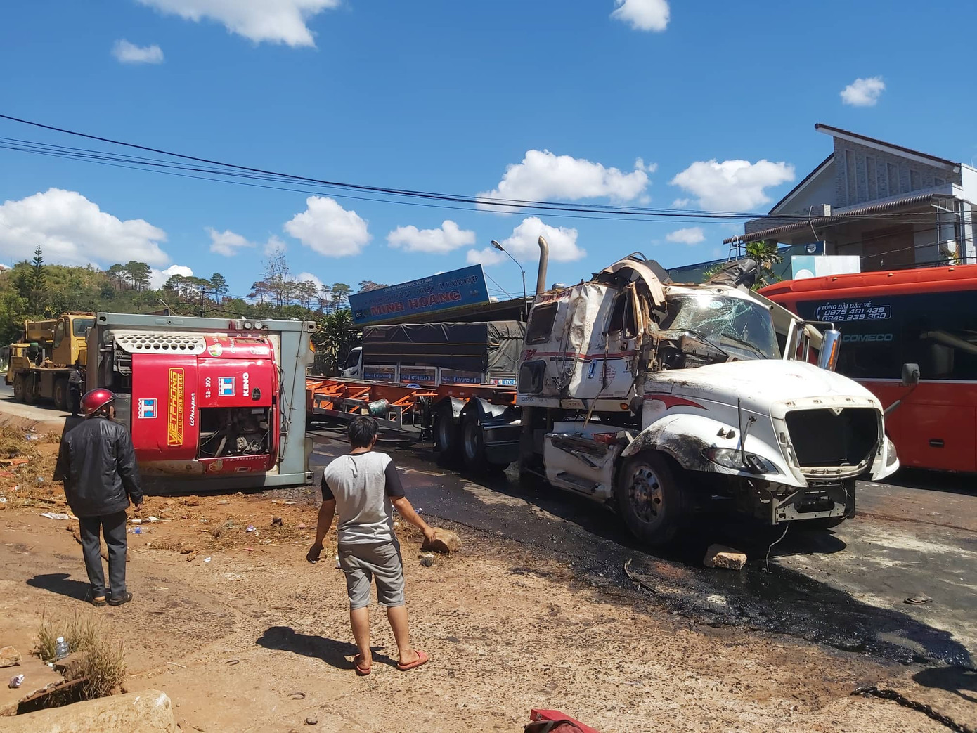 Tai nạn liên hoàn trên QL14, giao thông tê liệt nhiều giờ đồng hồ ảnh 2