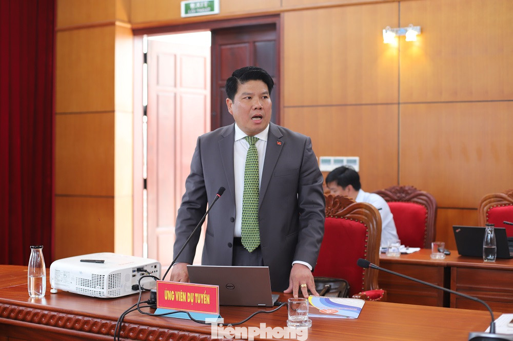 Các ứng viên vào 'phòng thi' tuyển chọn Bí thư huyện ủy ảnh 6