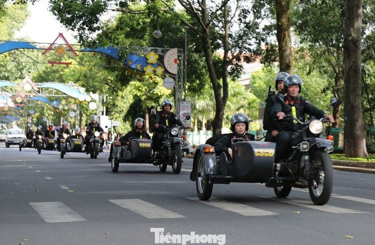 Đội nữ cảnh sát cơ động xinh đẹp ra quân trấn áp tội phạm dịp cuối năm ảnh 6