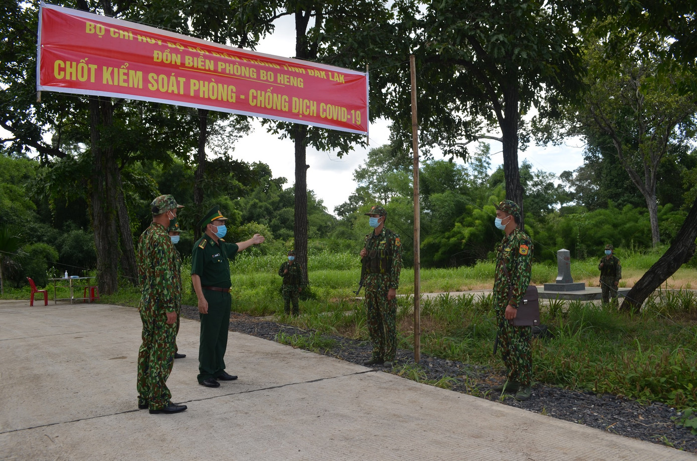 Biên phòng chốt chặn ngăn dịch COVID vùng biên ở Tây Nguyên ra sao? ảnh 2