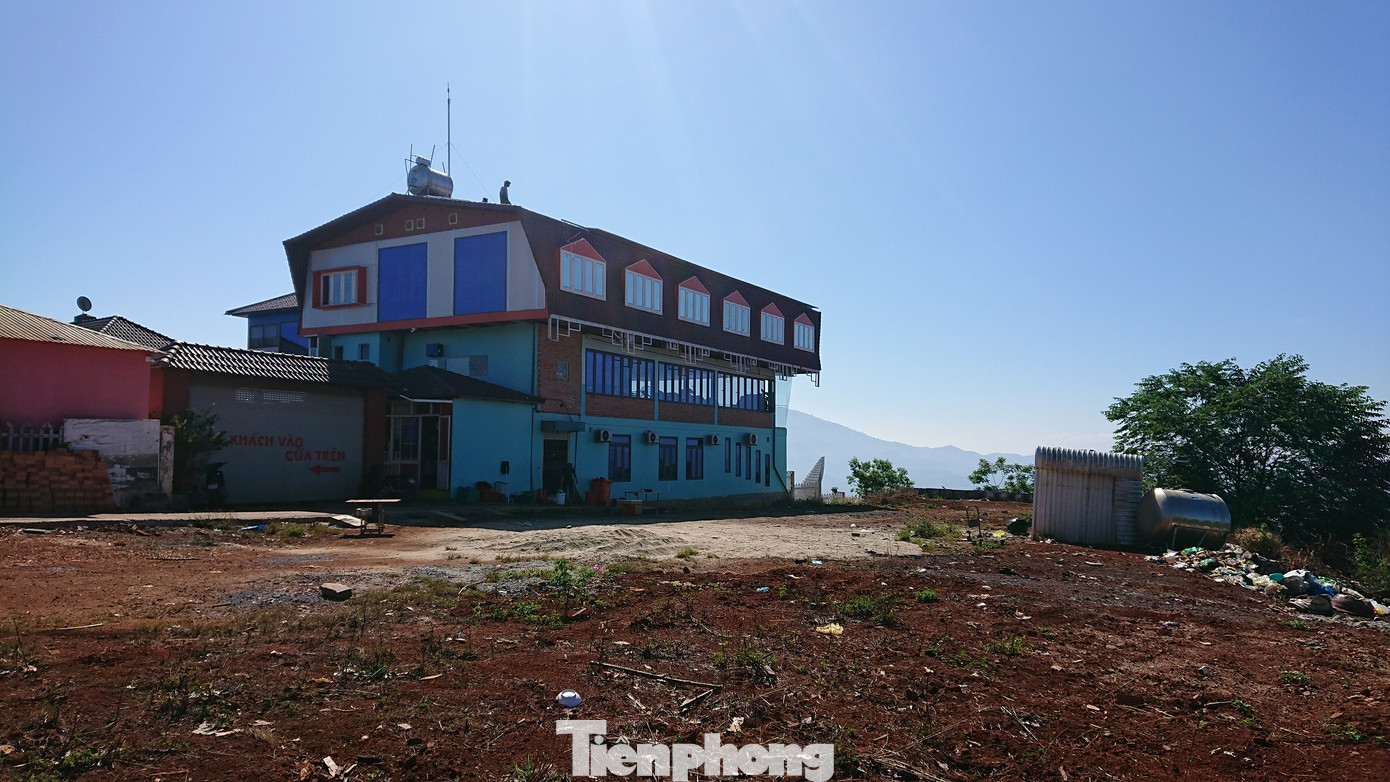 Những nhát chém bức hại 'vịnh Hạ Long trên núi' ảnh 9