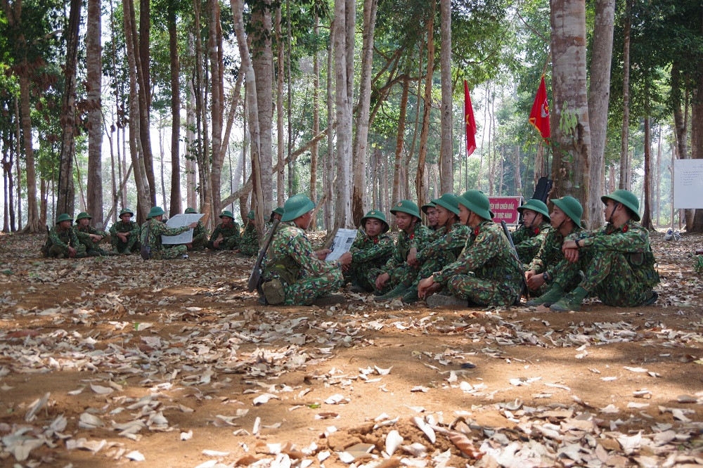 Xem tân binh tập luyện dưới nắng nóng 40 độ C ảnh 8