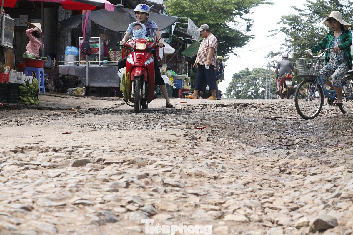 Đánh cược mạng sống trên những con đường dày đặc ‘ổ voi’ ảnh 9