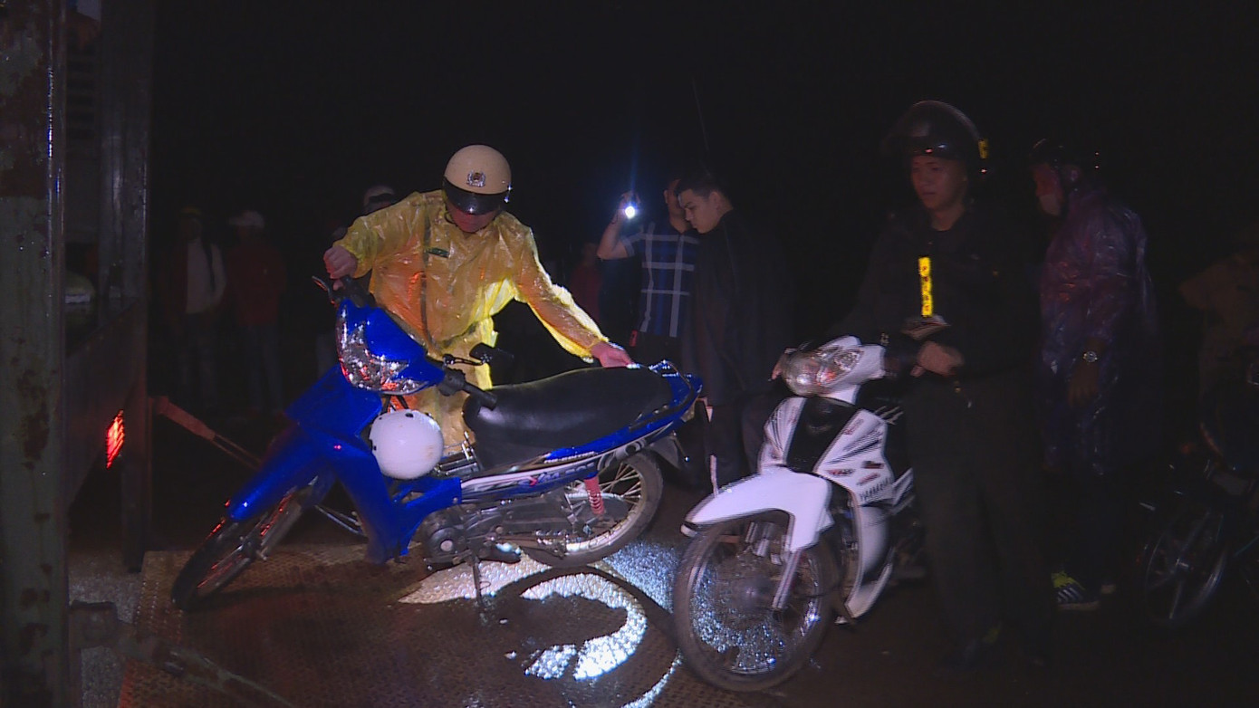 Công an chặn đứng gần 300 thanh thiếu niên tụ tập đua xe ảnh 1