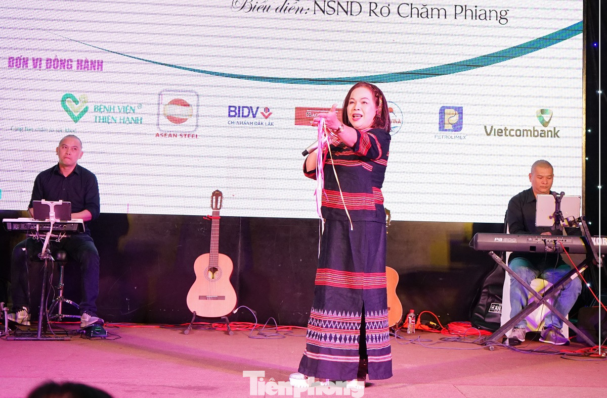 Kêu gọi gần 600 triệu ủng hộ người dân vùng lũ ở Đắk Lắk ảnh 2