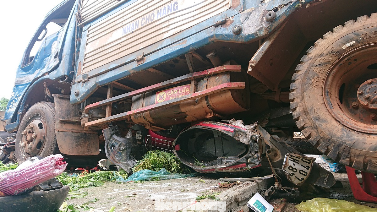 Khiếp đảm hiện trường vụ tai nạn 10 người thương vong ảnh 1