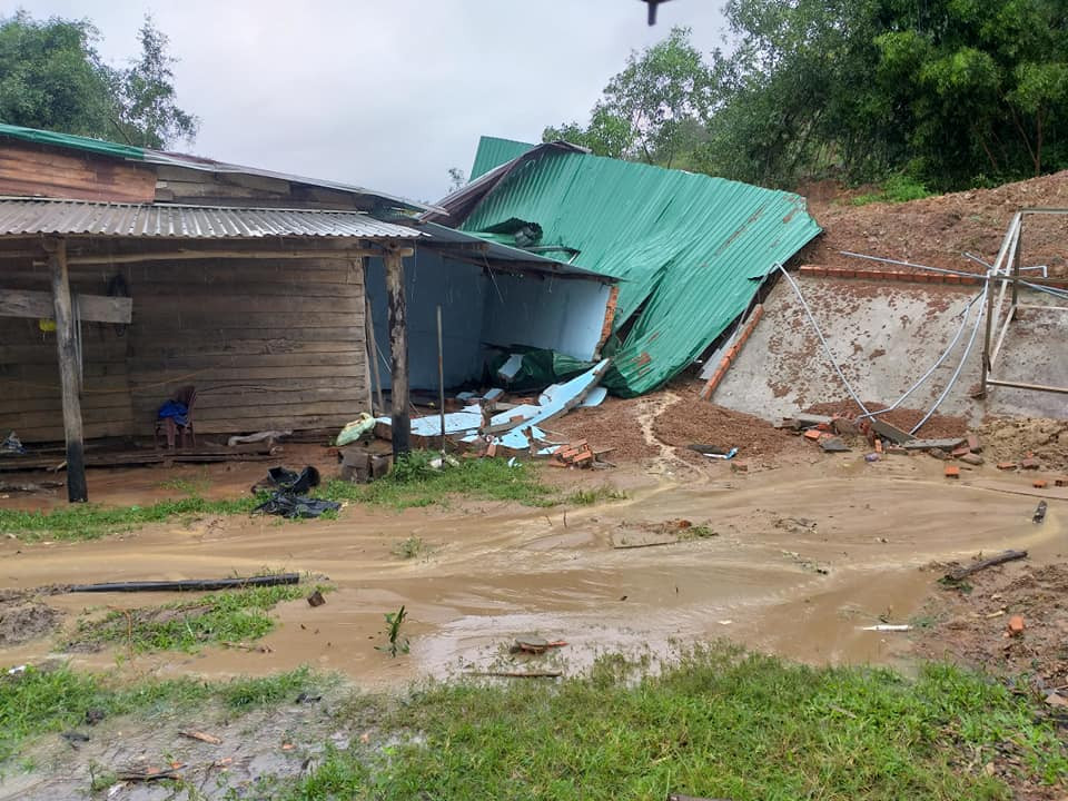 Đắk Lắk: Hàng trăm hộ dân bị cô lập, khắc phục QL26 'đứt làm đôi' ảnh 3