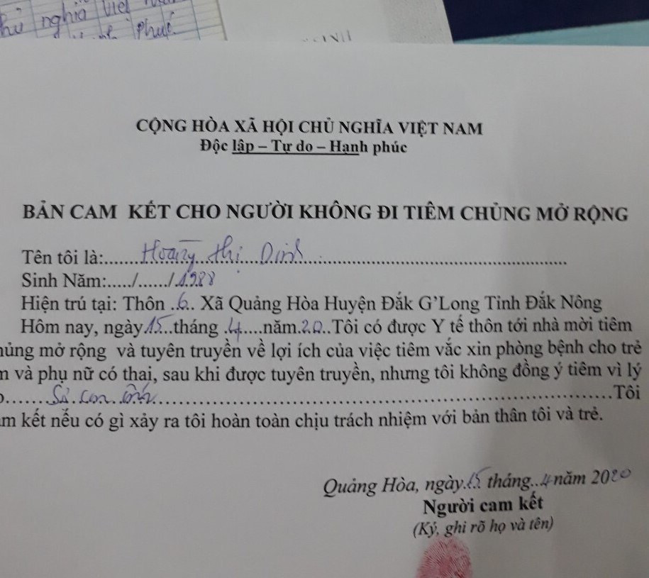 Đắk Nông: Cận cảnh những giấy cam kết không tiêm chủng 'rất lạ' ảnh 2