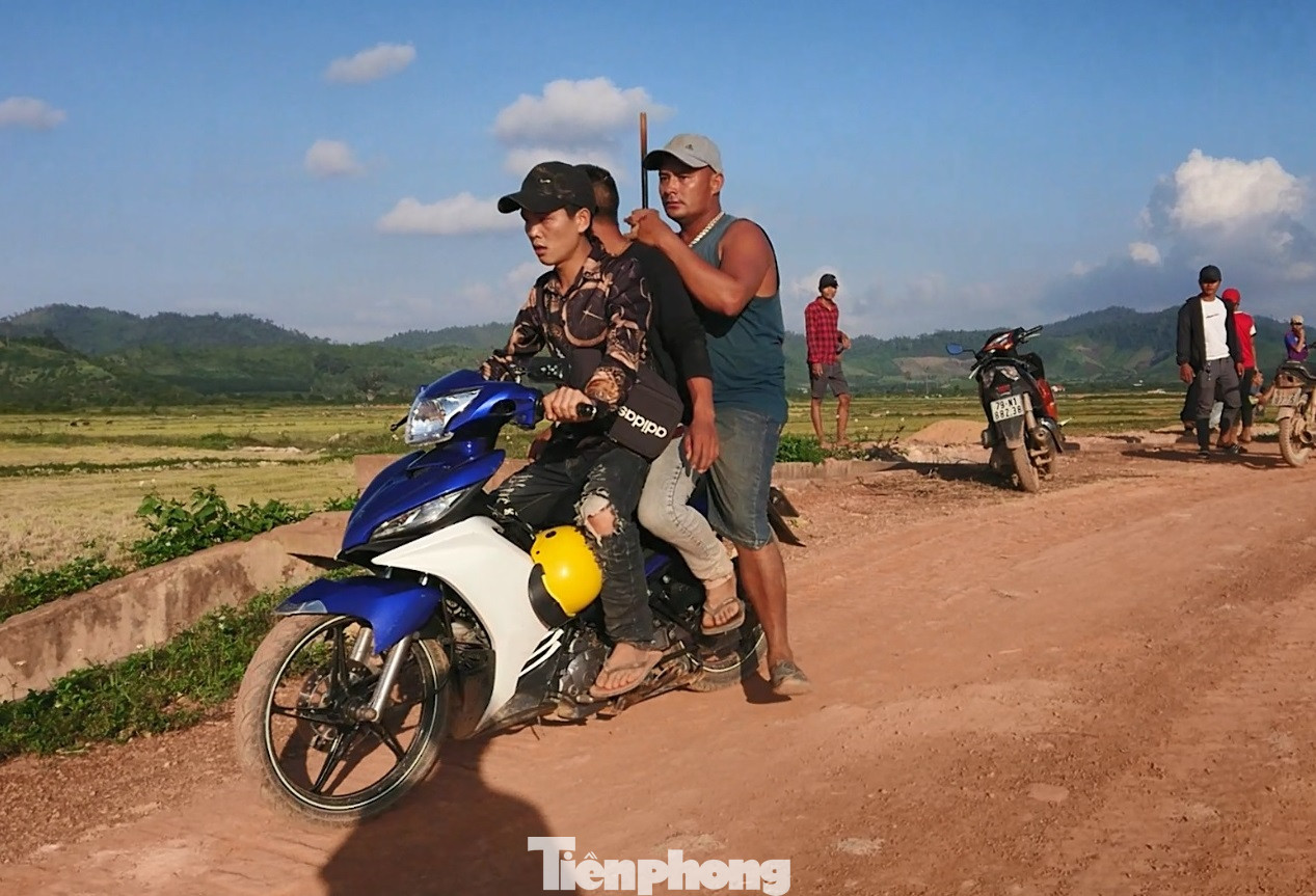 Vừa tố cáo cán bộ địa chính nhận hối lộ, một người dân bị đánh rách mặt ảnh 5