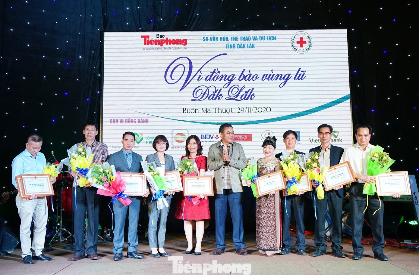 Kêu gọi gần 600 triệu ủng hộ người dân vùng lũ ở Đắk Lắk ảnh 1