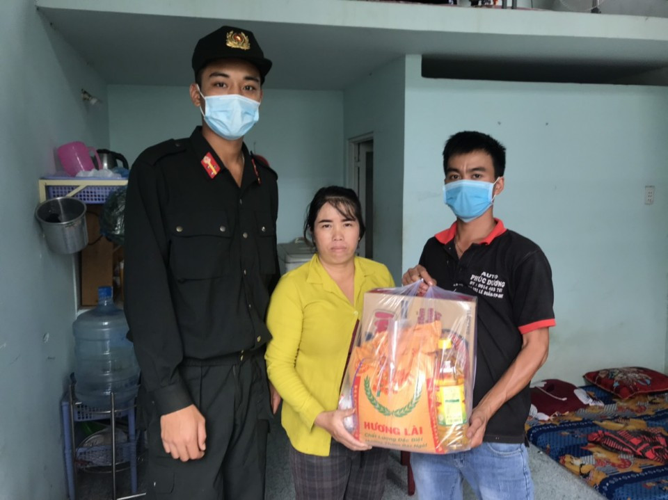 Công an Đắk Lắk trích lương ủng hộ người nghèo, phòng chống COVID-19 ảnh 9