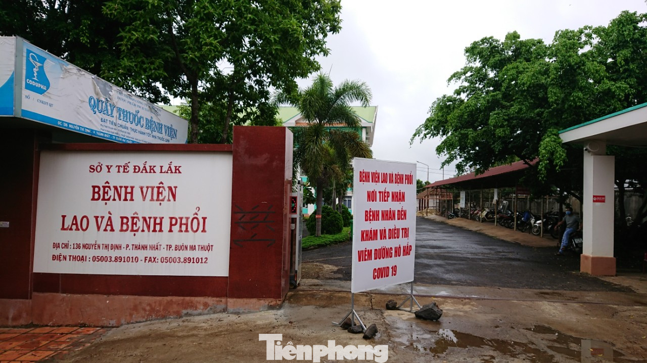 Chuyển bệnh nhân COVID-19 ở Đắk Lắk đến khu điều trị mới ảnh 2