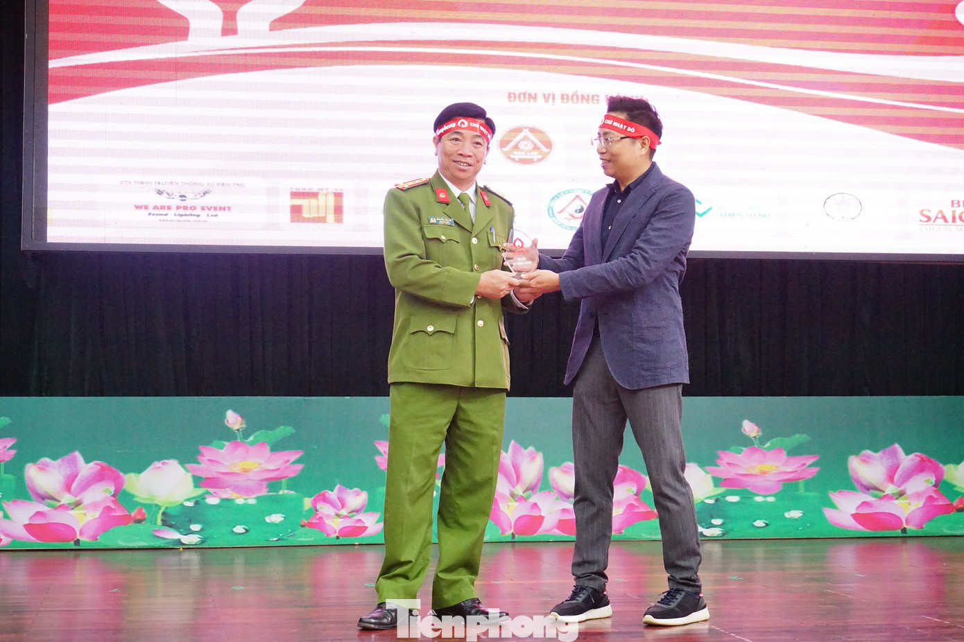 Chủ nhật Đỏ tại Công an tỉnh Đắk Lắk: Nhà tu hành, người dân vào hiến máu ảnh 10