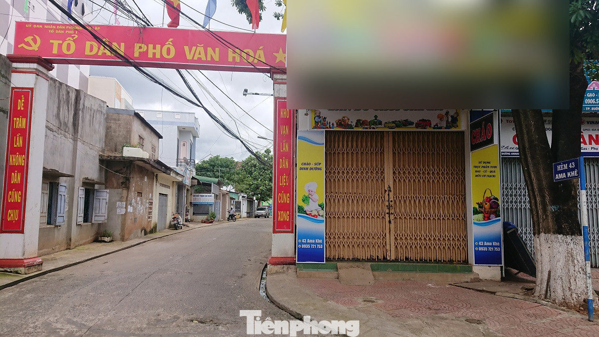 Đắk Lắk: Nhiều tuyến phố bị phong tỏa, khử khuẩn để phòng chống COVID-19 ảnh 9