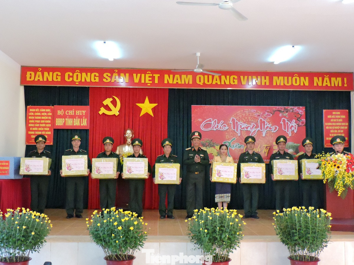 Chủ tịch Quốc hội chúc Tết Bộ đội Biên phòng tỉnh Đắk Lắk ảnh 5
