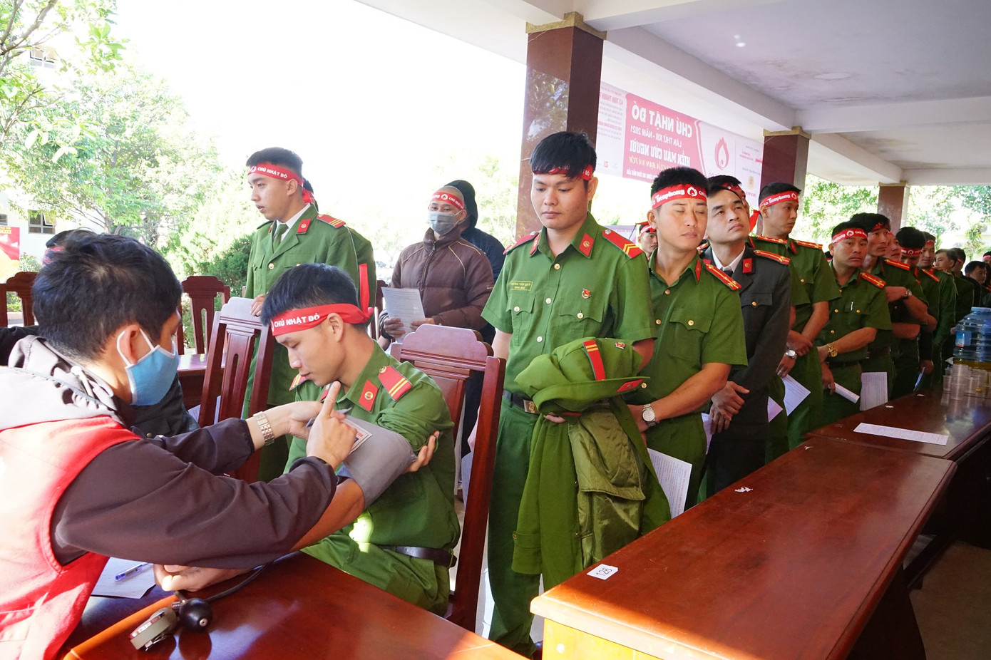 Chủ nhật Đỏ ở Tây Nguyên: Công an thêm gần dân ảnh 3 Chủ nhật Đỏ ở Tây Nguyên: Công an thêm gần dân ảnh 3