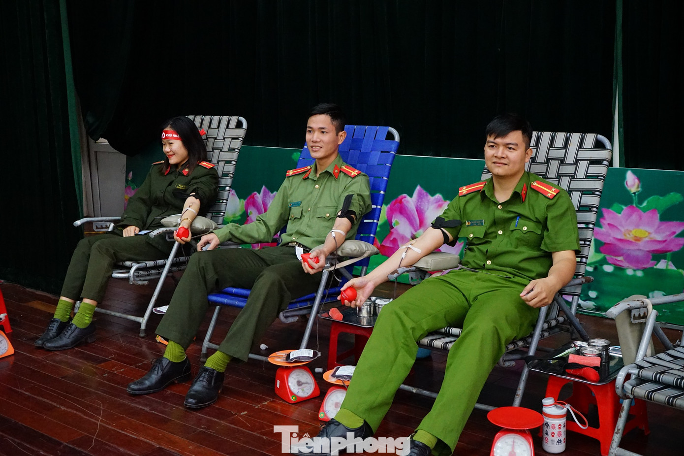 Chủ nhật Đỏ tại Công an tỉnh Đắk Lắk: Nhà tu hành, người dân vào hiến máu ảnh 4