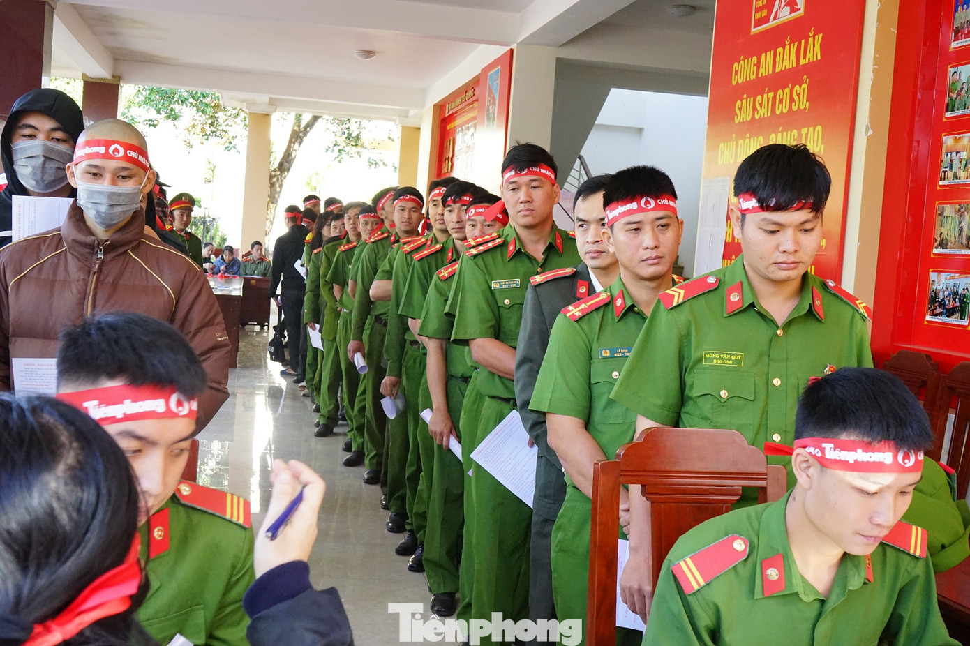 Chủ nhật Đỏ tại Công an tỉnh Đắk Lắk: Nhà tu hành, người dân vào hiến máu ảnh 3