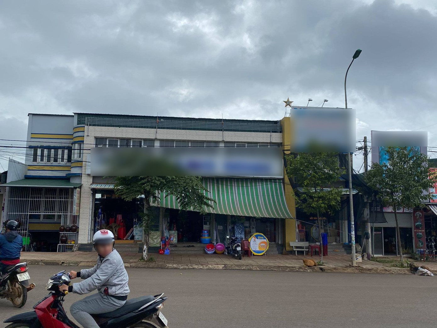 Cán bộ thuế Đắk Nông bị bắt khi vòi tiền hộ kinh doanh thế nào? ảnh 1