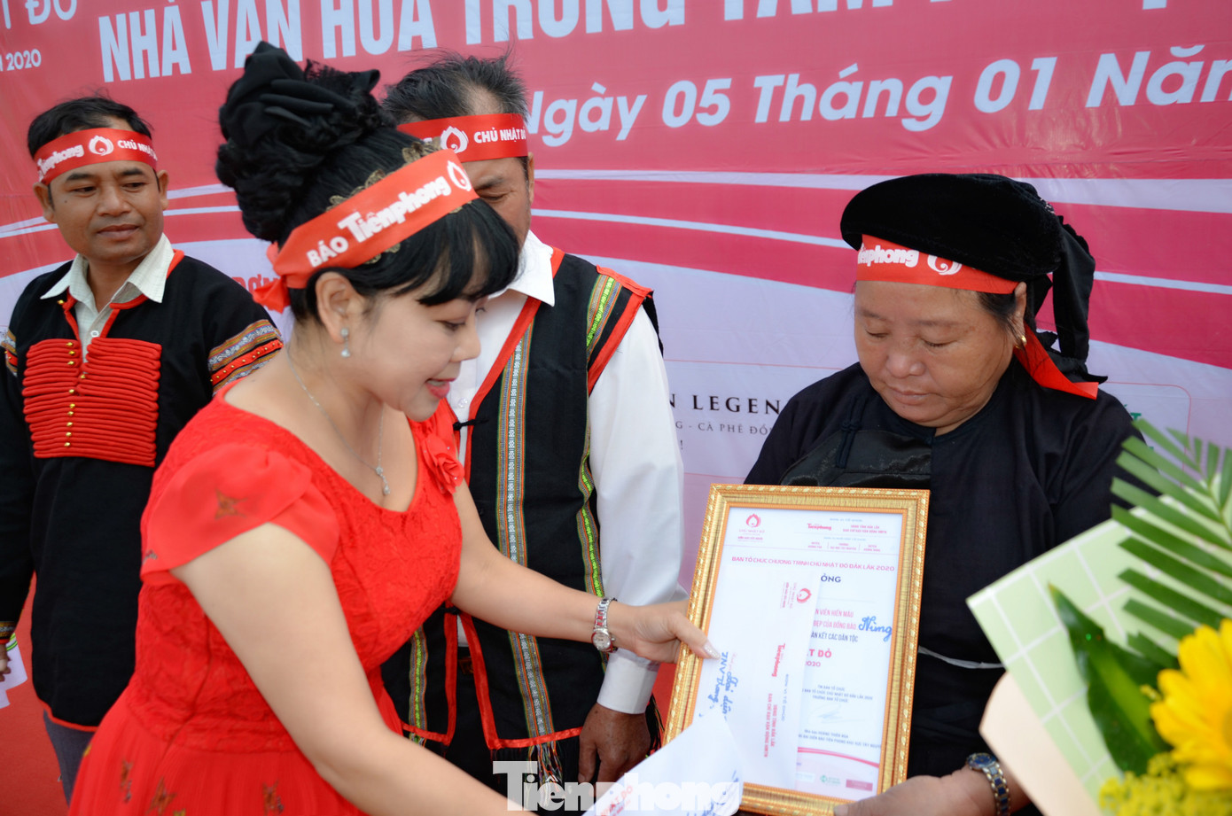 Rực rỡ sắc màu các dân tộc tại ngày hội Chủ nhật Đỏ huyện Krông Pắk ảnh 1