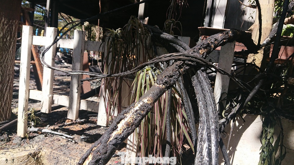 Cận cảnh nhà hàng bị lửa thiêu rụi trong đêm ở Đắk Lắk ảnh 2