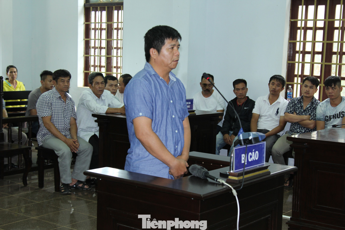 Phượng “râu” nghẹn ngào xin toà giảm án cho những người làm thuê ảnh 3