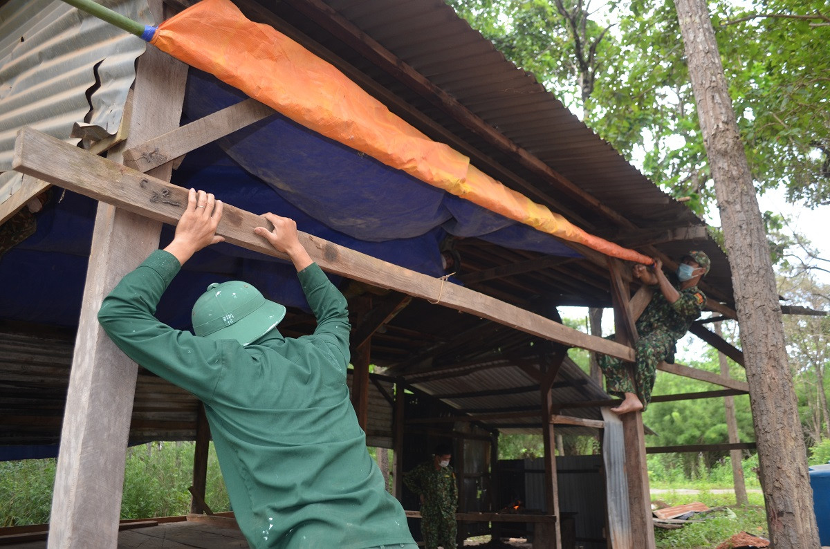 Biên phòng chốt chặn ngăn dịch COVID vùng biên ở Tây Nguyên ra sao? ảnh 3