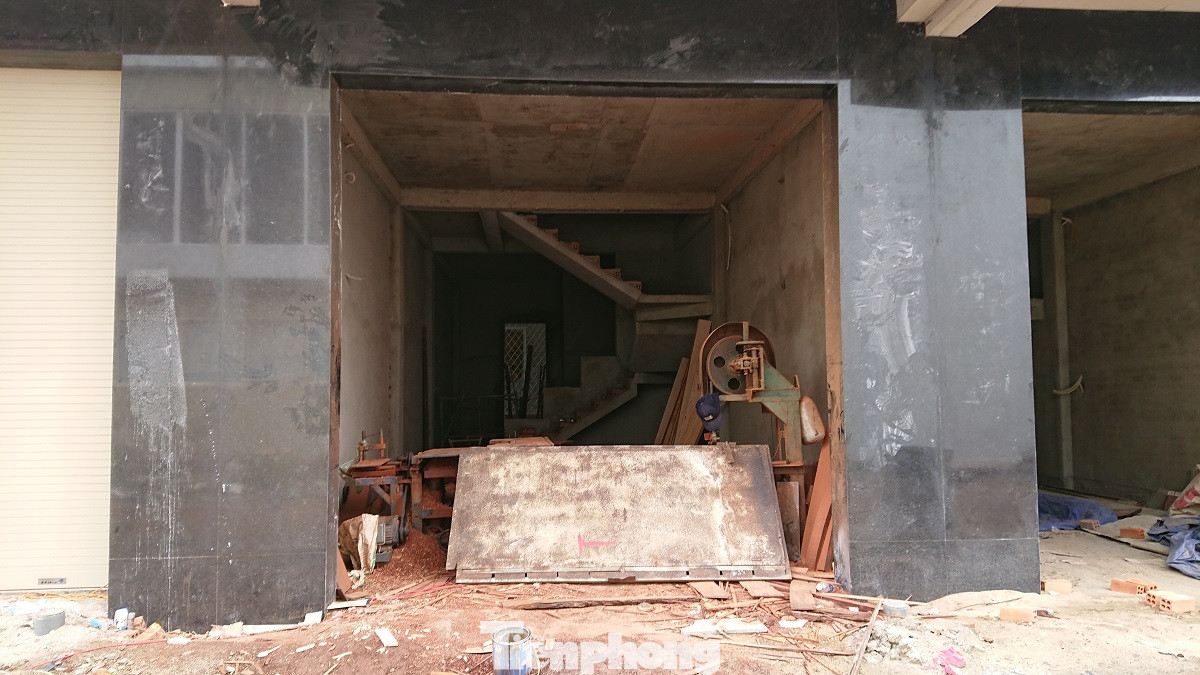 Ngang nhiên xẻ đất 'vàng' xây nhà bán trái phép ảnh 3