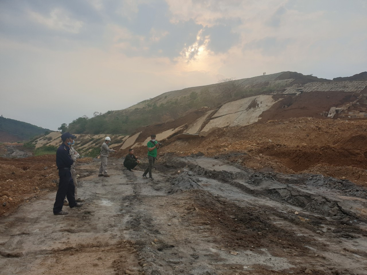 Đắk Nông: Sạt lở nghiêm trọng tại công trình gần ngàn tỷ ảnh 2