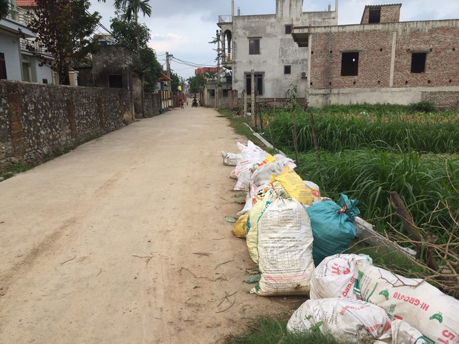Bãi rác ô nhiễm ngoại thành Hà Nội: Chưa chuyển vì thiếu tiền? ảnh 2