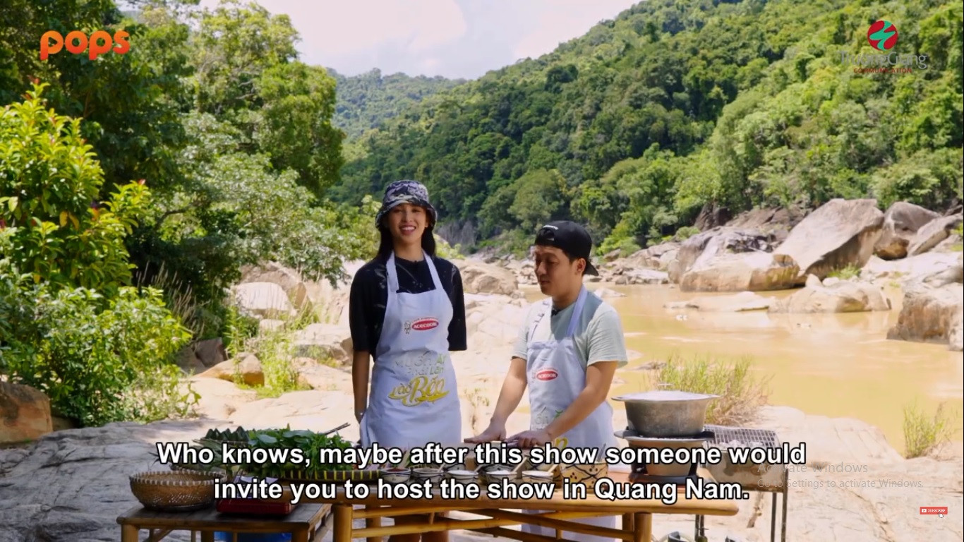 Dùng bữa cùng Trường Giang, Hoa hậu Tiểu Vy ‘cơm chan nước mắt’ ảnh 1