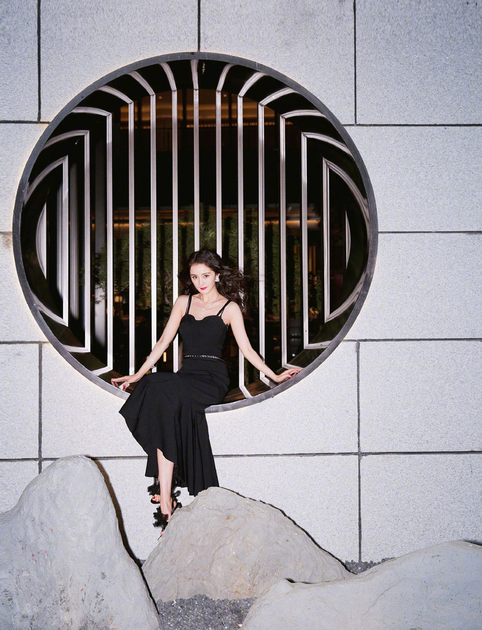 Dương Mịch đẹp không góc chết, dính nghi vấn bí mật kết hôn với nhân vật bất ngờ ảnh 6