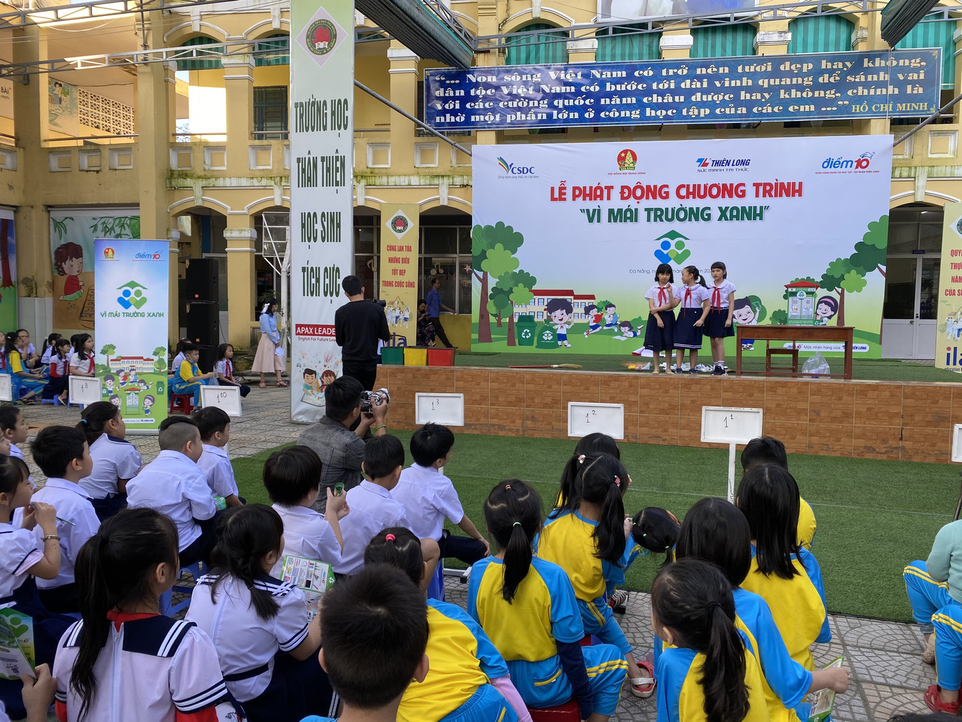 Chương trình 'Vì mái trường xanh' trao học bổng cho học sinh nghèo ảnh 1