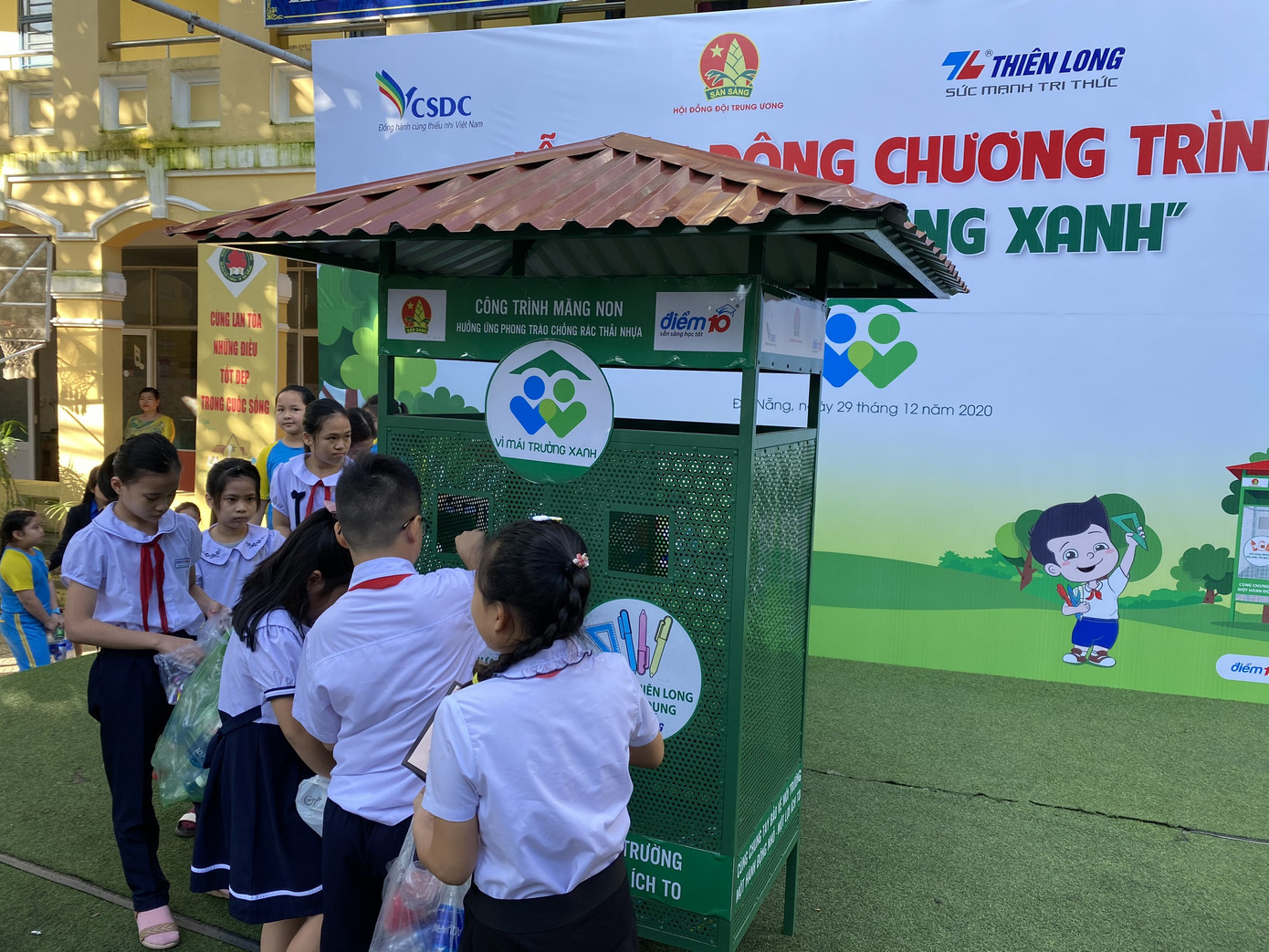 Chương trình 'Vì mái trường xanh' trao học bổng cho học sinh nghèo ảnh 4