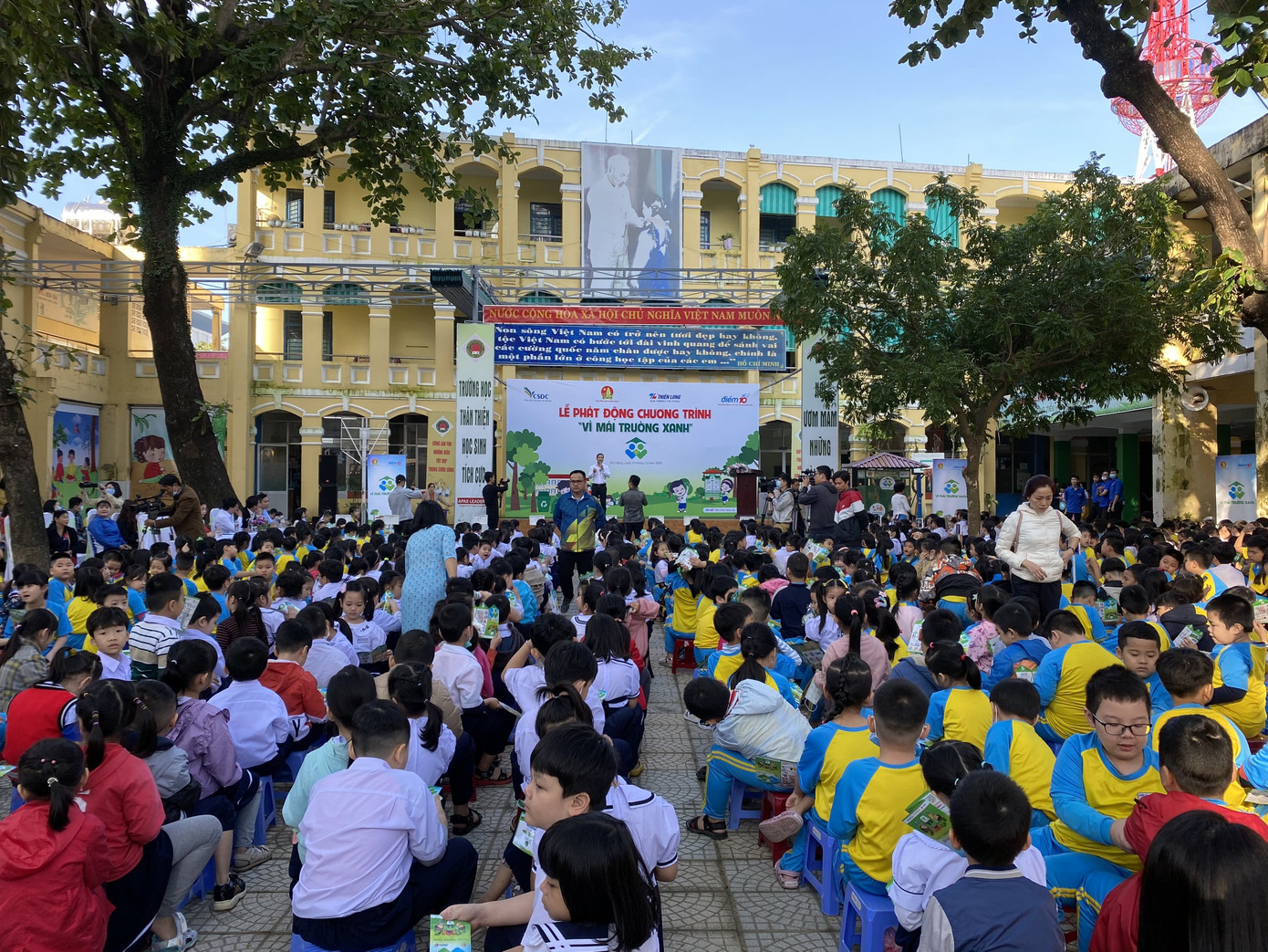 Chương trình 'Vì mái trường xanh' trao học bổng cho học sinh nghèo ảnh 2