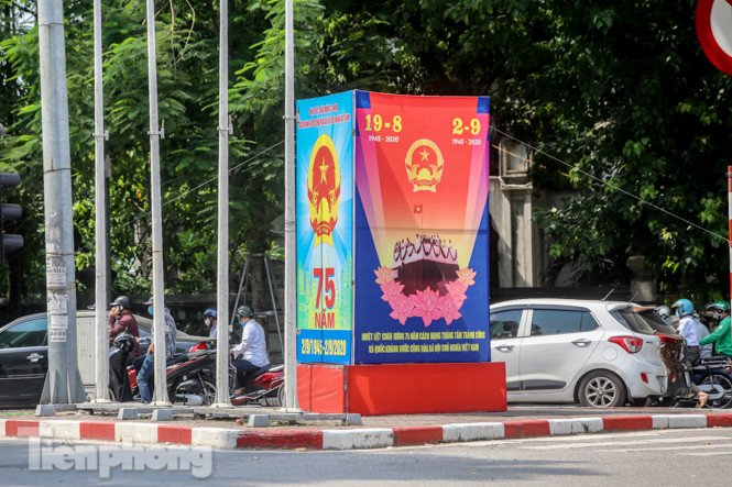 Phố phường Hà Nội rợp cờ hoa chào mừng Quốc khánh 2/9 ảnh 8