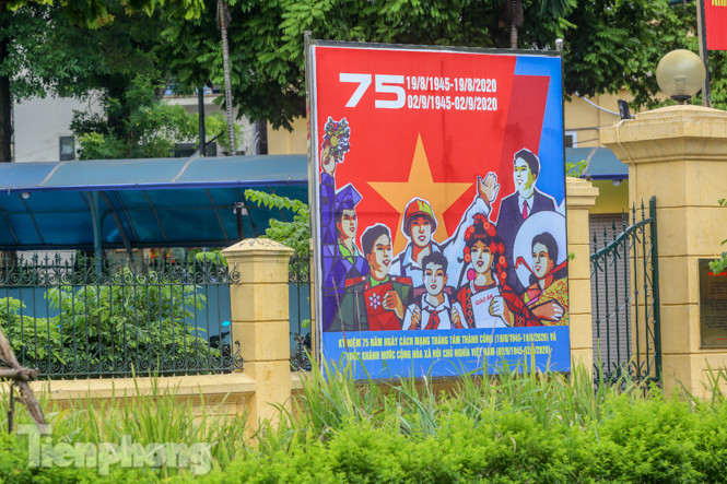 Phố phường Hà Nội rợp cờ hoa chào mừng Quốc khánh 2/9 ảnh 12