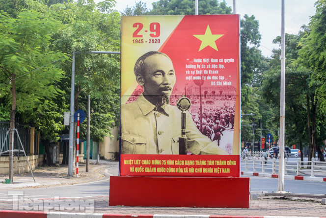 Phố phường Hà Nội rợp cờ hoa chào mừng Quốc khánh 2/9 ảnh 9