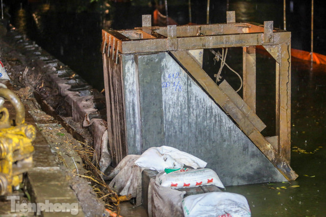 Hợp long công trình kè hồ Hoàn Kiếm bằng 1.500 khối bê tông cốt sợi ảnh 8