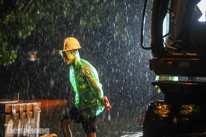 Hợp 3 mũi thi công, kè hồ Hoàn Kiếm chuẩn bị 'về đích' ảnh 11