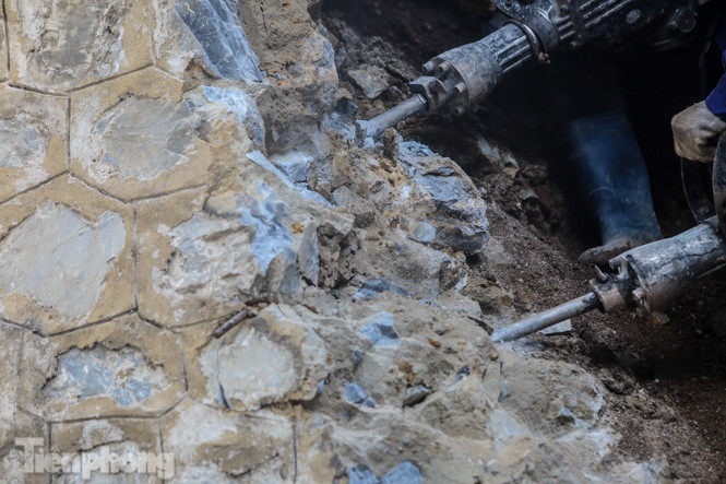 Hà Nội: Tiến hành thi công đục thông 5 vòm cầu Phùng Hưng ảnh 9