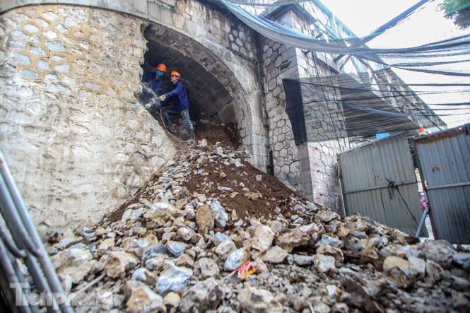 Hà Nội: Tiến hành thi công đục thông 5 vòm cầu Phùng Hưng ảnh 10