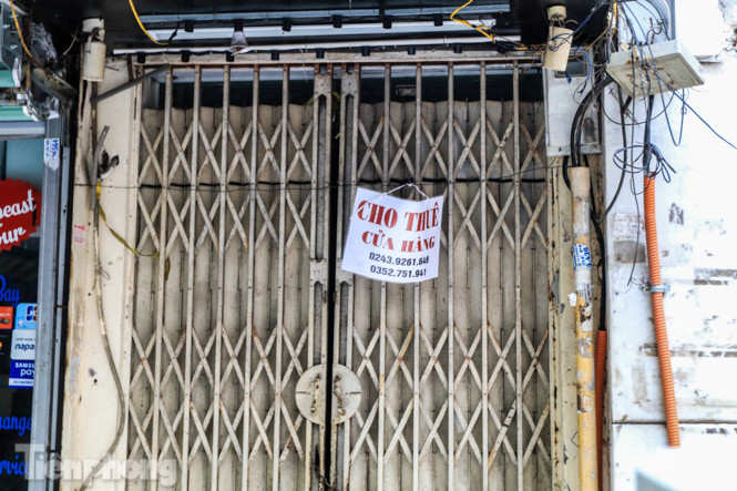 Dịch COVID-19 tái bùng phát, nhiều cửa hàng đất 'kim cương' ở Hà Nội im lìm ảnh 2