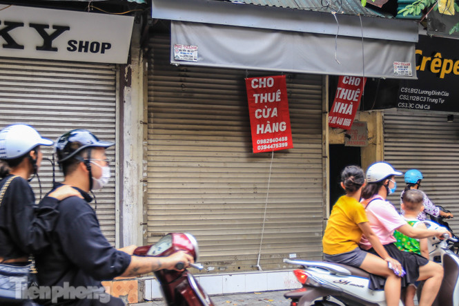 Dịch COVID-19 tái bùng phát, nhiều cửa hàng đất 'kim cương' ở Hà Nội im lìm ảnh 6