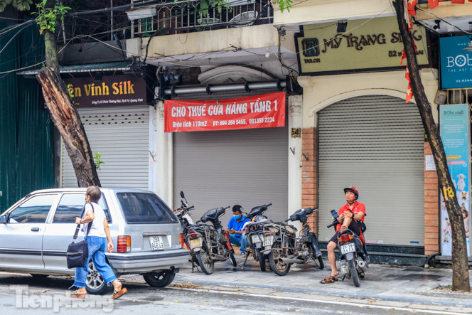 Dịch COVID-19 tái bùng phát, nhiều cửa hàng đất 'kim cương' ở Hà Nội im lìm ảnh 4