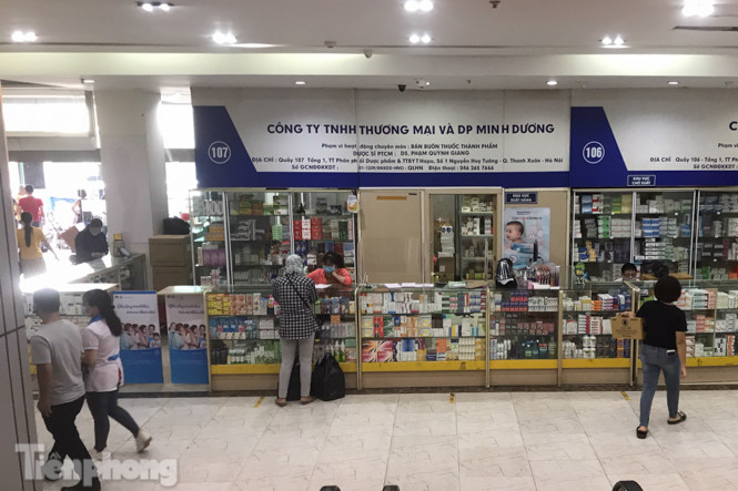 Dân 'mỏi mắt' tìm mua khẩu trang y tế ở chợ thuốc lớn nhất Hà Nội ảnh 1