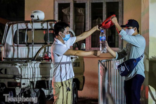 Có ca mắc COVID-19, bệnh viện E Hà Nội phong tỏa ra vào ngay trong đêm ảnh 14