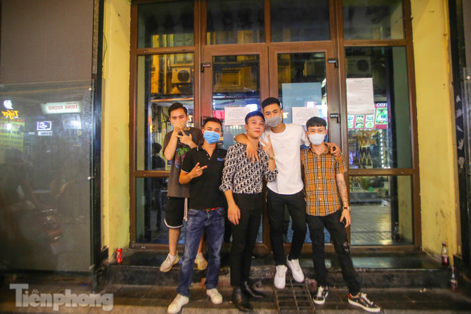 Hà Nội: Quán bar, quán vỉa hè dừng hoạt động lần 2 vì COVID-19 ảnh 6
